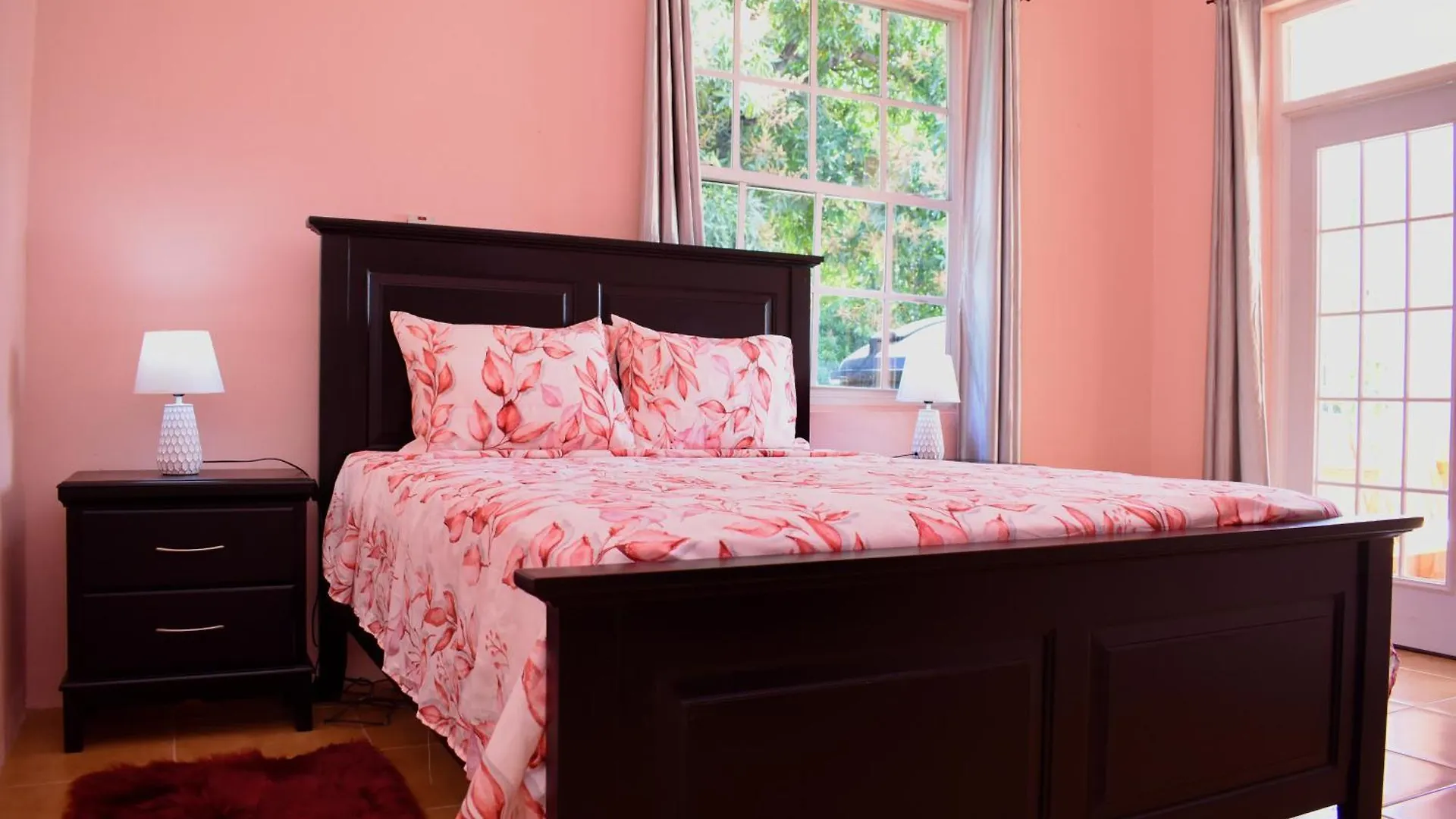 Apartment Folkes Manor 2Bdrm Penthouse Apt, A/C, Wi-Fi, Washer & Dryer Kingston