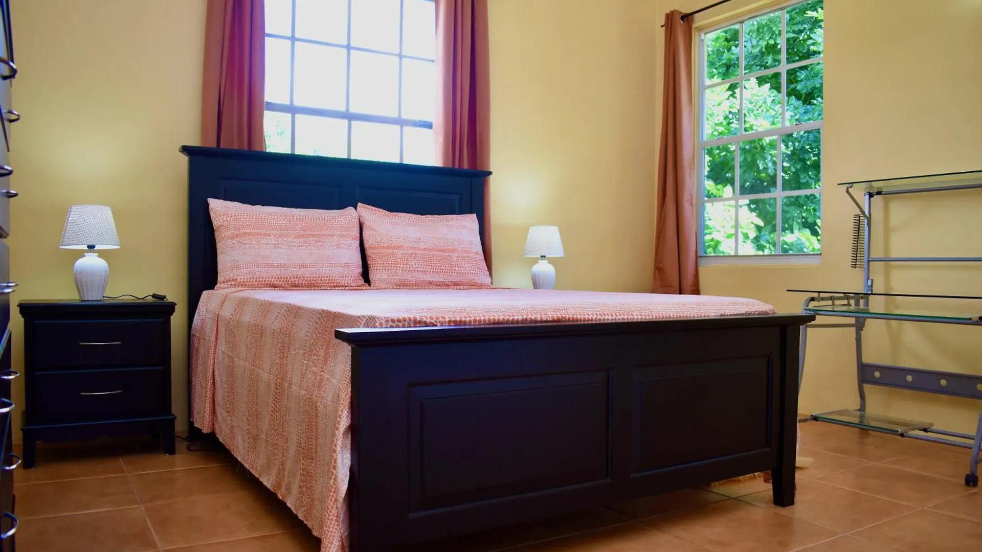 Apartment Folkes Manor 2Bdrm Penthouse Apt, A/C, Wi-Fi, Washer & Dryer Kingston Jamaica