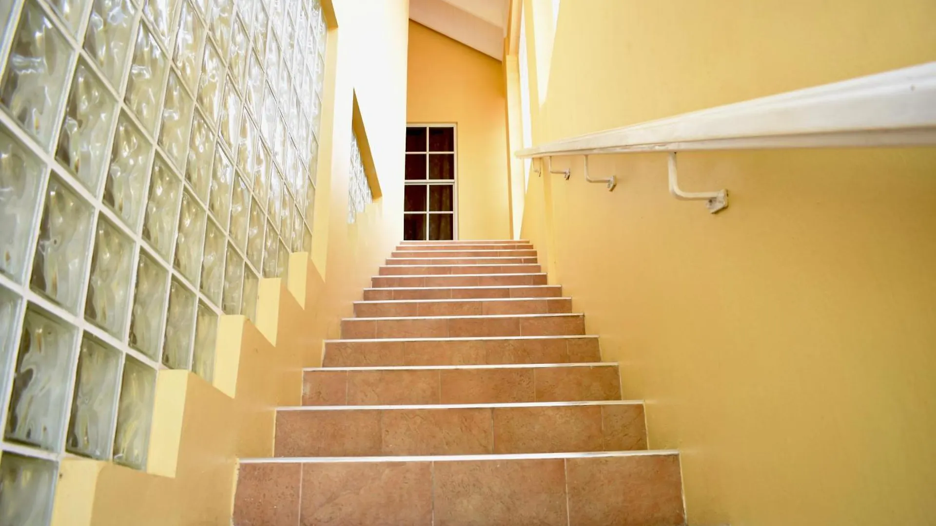 Apartment Folkes Manor 2Bdrm Penthouse Apt, A/C, Wi-Fi, Washer & Dryer Kingston Jamaica