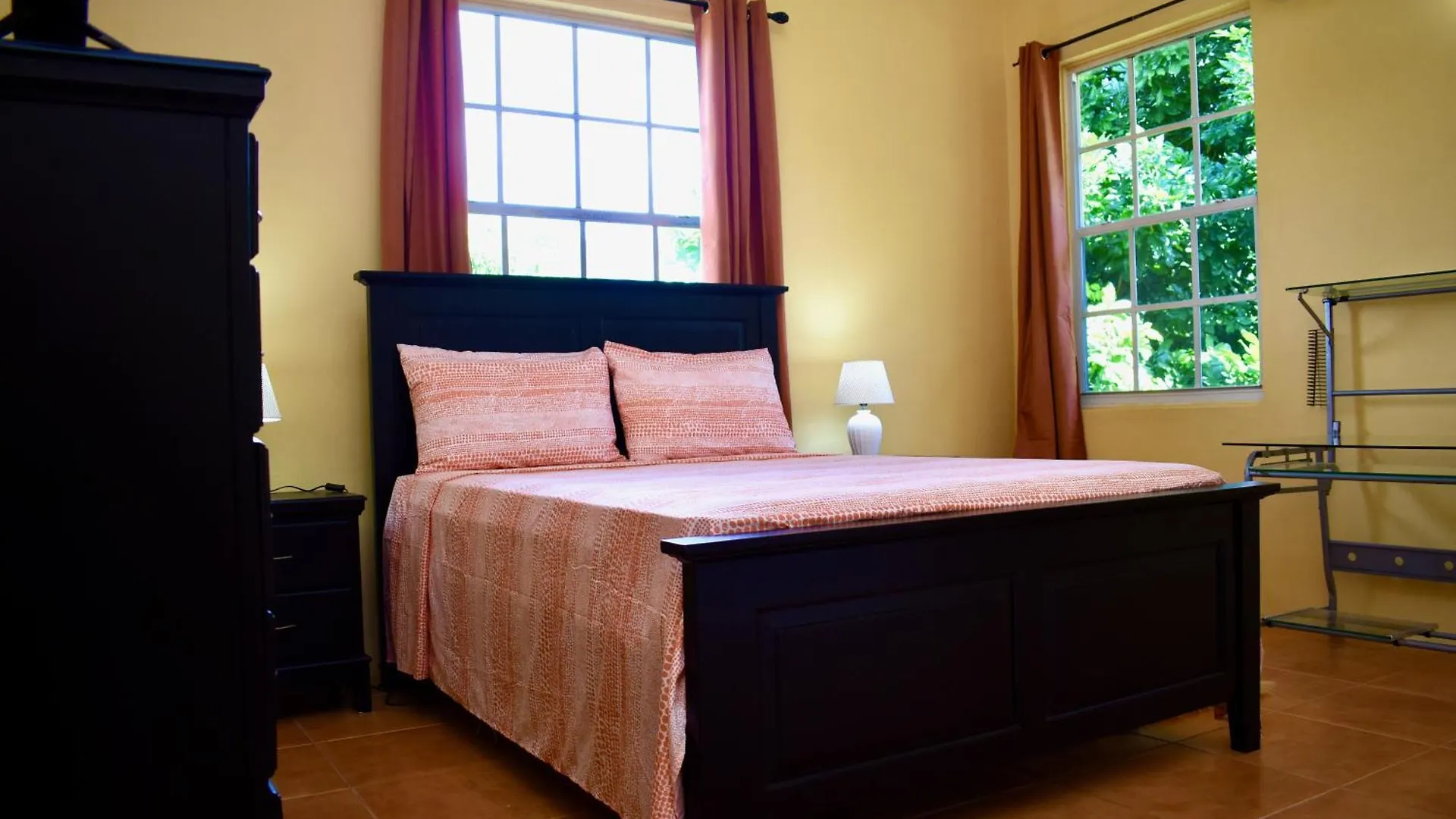 Folkes Manor 2Bdrm Penthouse Apt, A/C, Wi-Fi, Washer & Dryer Kingston Jamaica