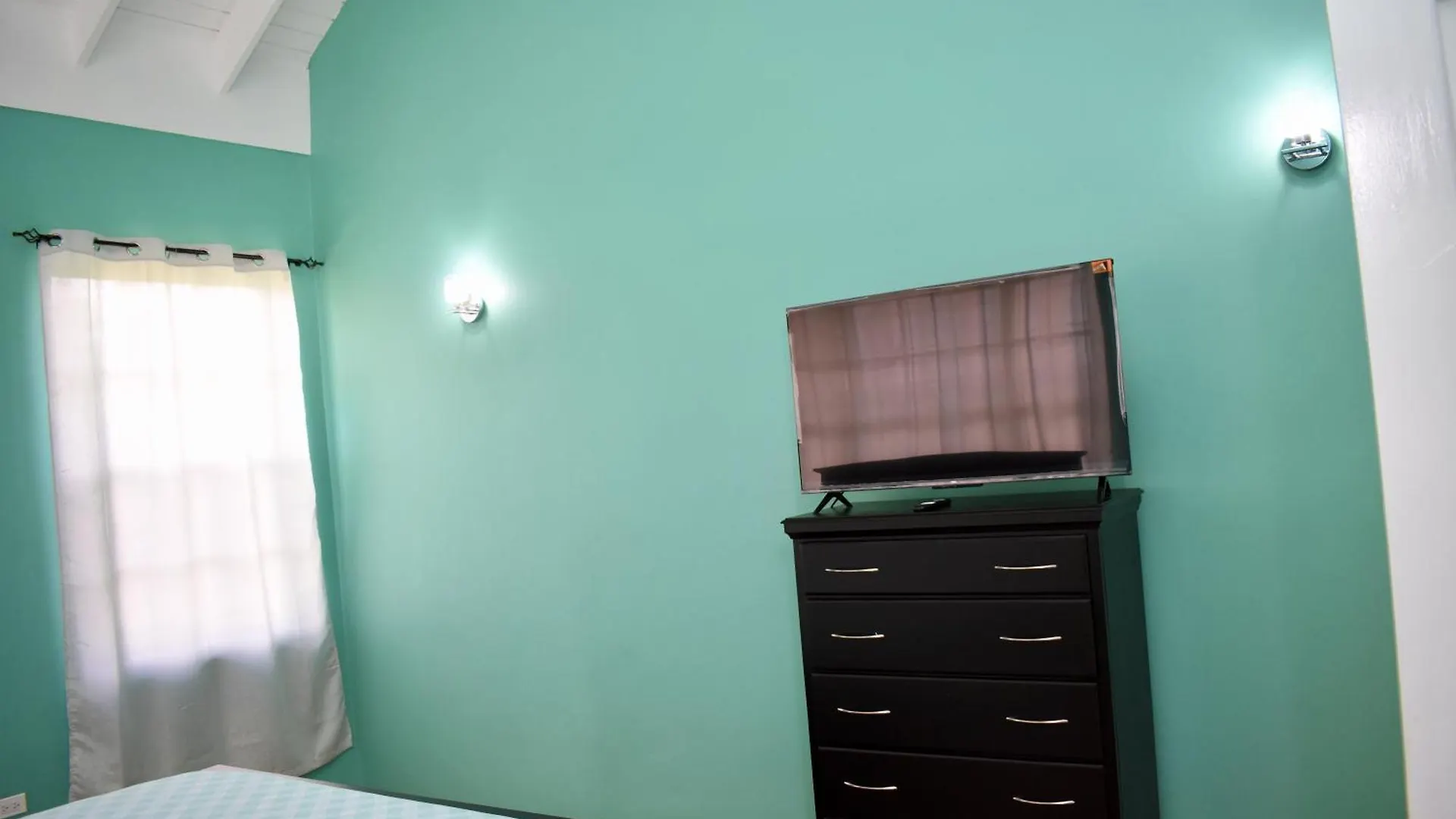 Apartment Folkes Manor 2Bdrm Penthouse Apt, A/C, Wi-Fi, Washer & Dryer Kingston